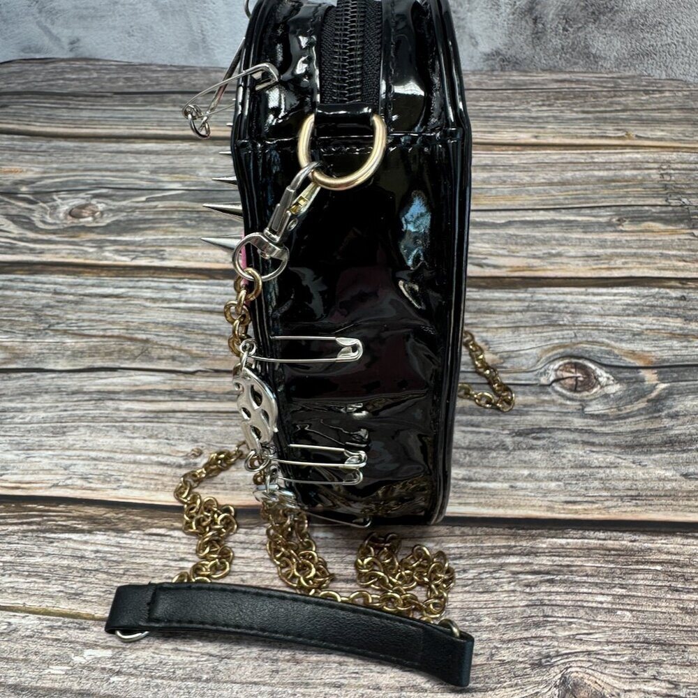 Gothic Heart-Shaped Crossbody Bag NWT - Picture 4 of 7